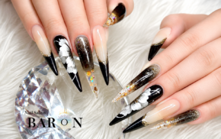 黒とゴールドのロングネイル｜NailSalon BARON施術例