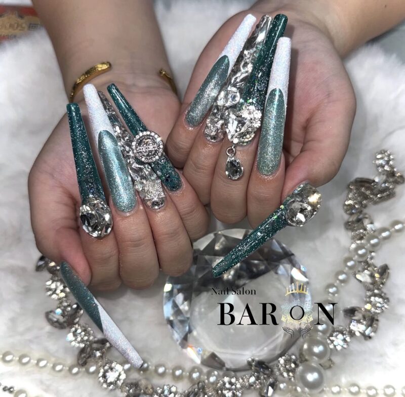 BARONのロングスカルプネイル施術例・ブルーとシルバーのデザイン