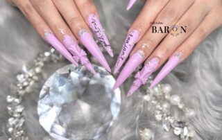 BARONのピンク系ロングスカルプネイル施術例